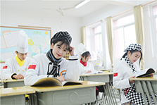 初中生學(xué)技術(shù)去什么學(xué)校好？